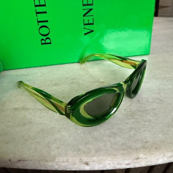BOTTEGA VENETA Women's Green Cat Eye Sunglasses 703244 - Picture 13 of 16